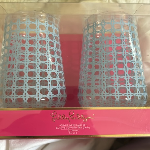 New in Box Lilly Pulitzer Stemless Wine Glass Set of 2, Large Acrylic Wine Glass - Picture 2 of 5
